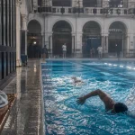 Bains municipaux Strasbourg activités : nageurs dans le bassin municipal