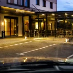 Ibis Colmar Est hotel restaurant en Alsace : parking et entrée