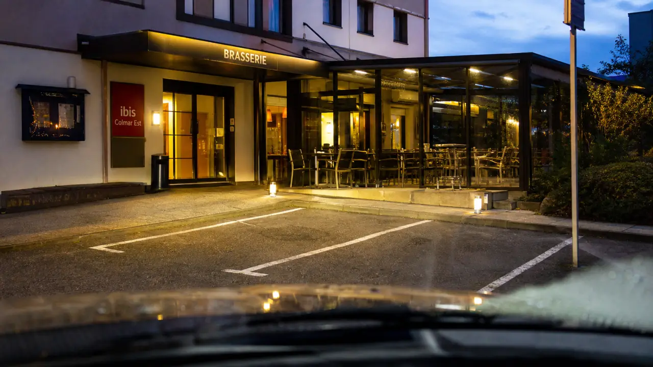 Ibis Colmar Est hotel restaurant en Alsace : parking et entrée